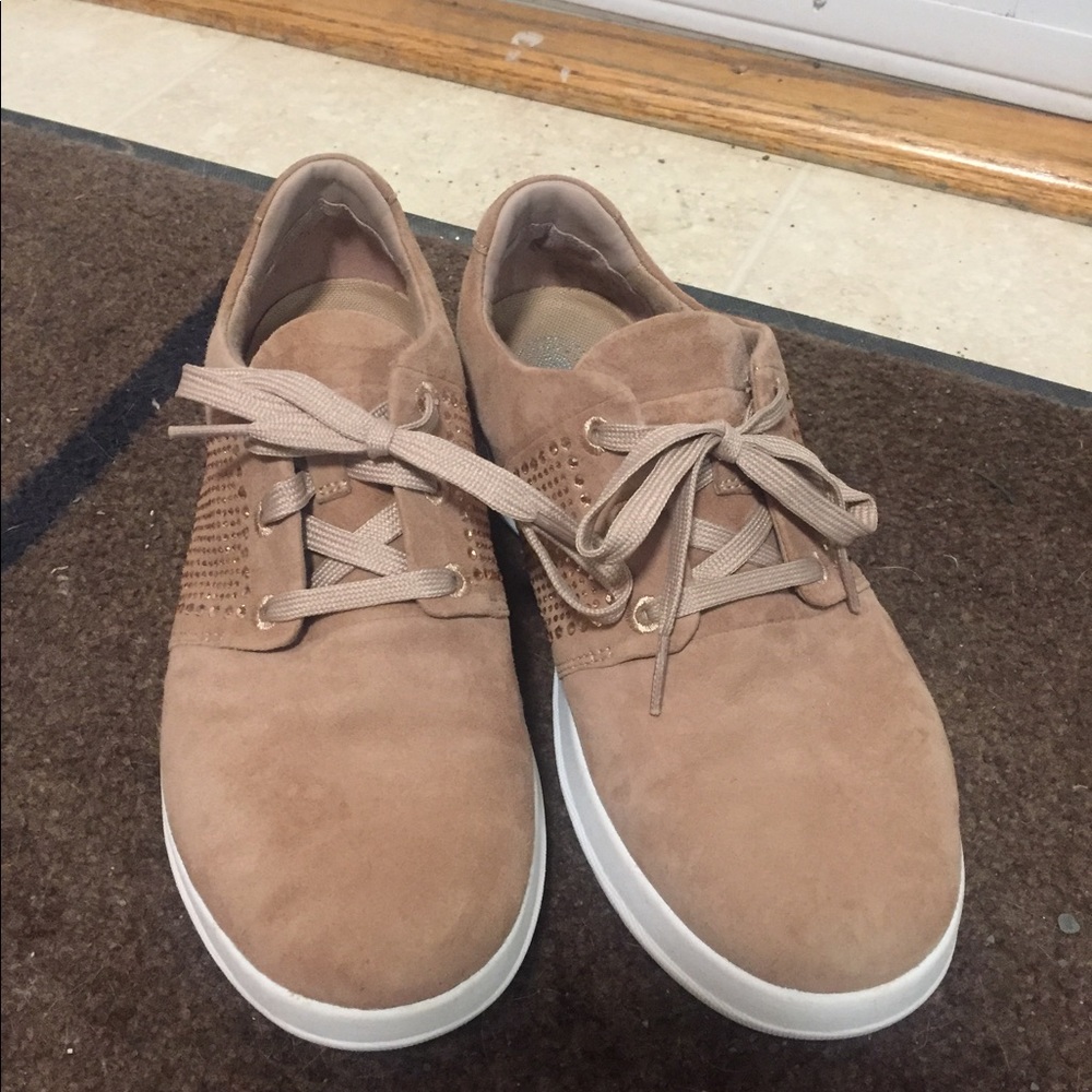 Shoes/sneakers